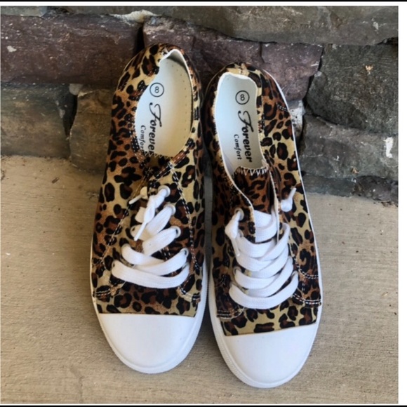🌼 LEOPARD PRINT SNEAKERS 🌼 - Picture 2 of 4